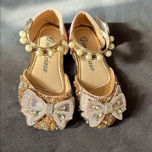 Elegant Kids Shoes with Bow and Pearl Accents